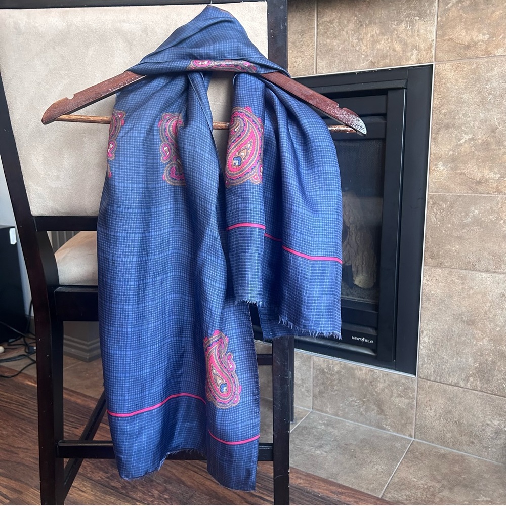 Made in Italy Vintage Boutique Brand Currie 100% Pure Silk Navy Paisley Scarf